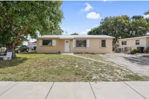 5624 S 37th Court, Lake Worth Beach, FL 33463 - MLS#R11078795