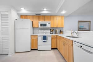 214 Brackenwood Terrace, Palm Beach Gardens, FL 33418 Sold 08/29/25