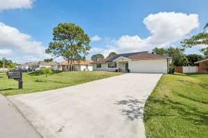2813 SE Eagle Drive, Port Saint Lucie, FL 34984 - MLS#R11079226