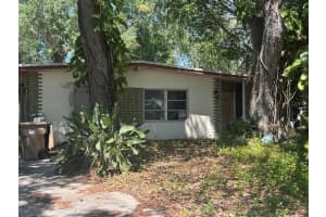 809 SE 10th Street, Okeechobee, FL 34974 Sold 04/30/25