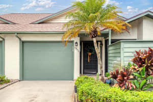 6825 SE Bunker Hill Drive, Hobe Sound, FL 33455 Sold 07/09/25