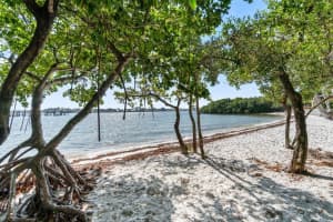 7 Via Lago, Boynton Beach, FL 33435 Sold 10/20/25