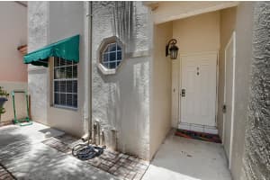 6563 Via Regina, Boca Raton, FL 33433 - MLS#R11080000