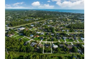243 Delaware Avenue, Sebastian, FL 32958 Sold 05/20/25