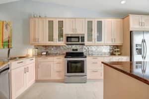 2 Fawlklands Circle Circle, Boynton Beach, FL 33426 Sold 05/23/25