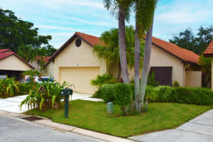 11 Ironwood Way N, Palm Beach Gardens, FL 33418 - MLS#R11080157