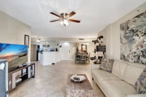 1000 Scotia Drive 204, Hypoluxo, FL 33462 - MLS#R11080238