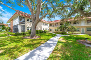 8 Vista Palm Lane 202, Vero Beach
