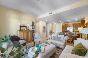 226 N Latitude Circle 207, Delray Beach, FL 33483 - MLS#R11080653