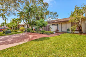 8 Knightsbridge Lane, Boynton Beach, FL 33426 Sold 06/03/25