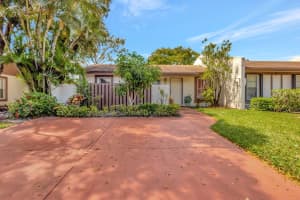 8 Knightsbridge Lane, Boynton Beach, FL 33426 Sold 06/03/25