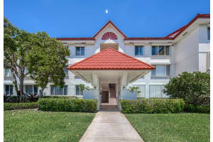 110 Half Moon Circle E1, Hypoluxo, FL 33462 Sold 05/23/25