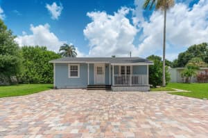 893 SW 35th Street, Palm City, FL 34990 Sold 05/28/25