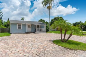 893 SW 35th Street, Palm City, FL 34990 Sold 05/28/25