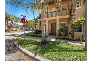 1013 SW 147th Terrace, Pembroke Pines, FL 33027 Sold 06/13/25