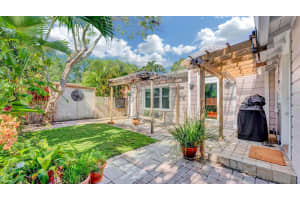 42 Palm Square, Delray Beach, FL 33483 - MLS#R11081945