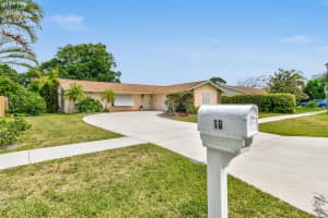 10 Chapel Court, Tequesta, FL 33469 Sold 10/17/25