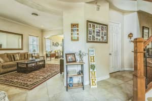 694 Cresta Circle, West Palm Beach, FL 33413 - MLS#R11082259
