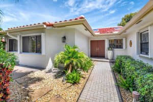 18 Bristol Lane, Boynton Beach, FL 33436 Sold 08/27/25
