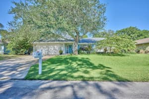 527 10th Court, Vero Beach, FL 32962 Sold 07/03/25