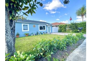 946 Mcintosh Street, West Palm Beach, FL 33405 - MLS#R11083015