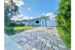 946 Mcintosh Street, West Palm Beach, FL 33405 - MLS#R11083015