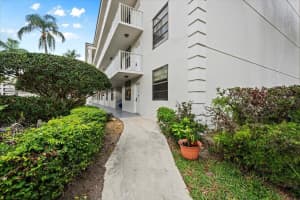 3526 Whitehall Drive 106, West Palm Beach, FL 33401 - MLS#R11083252