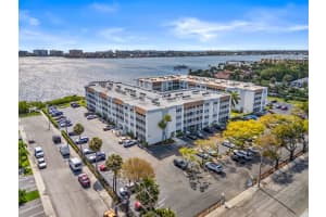 1502 S Lakeside Drive 301, Lake Worth Beach
