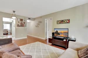 7451 Nw 16th Street 303, Plantation