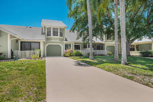 1550 SE Dewberry Court, Port Saint Lucie, FL 34952 - MLS#R11083733