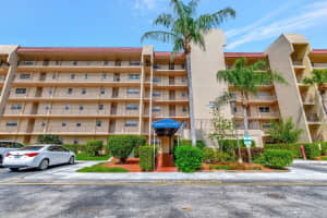 3590 Via Poinciana 205, Lake Worth, FL 33467 - MLS#R11084112