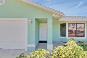950 SW Jaslo Avenue, Port Saint Lucie, FL 34953 - MLS#R11084152