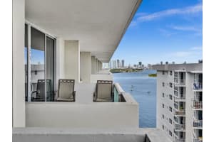 1200 Avenue Avenue Ph19, Miami Beach, FL 33139 Sold 09/12/25