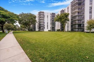 3475 N Country Club Drive 602, Aventura