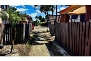2106 Sherwood Forest 20 Boulevard 20, West Palm Beach, FL 33415 - MLS#R11084465