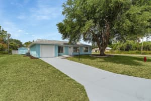 670 23rd Place SW, Vero Beach, FL 32962 Sold 05/23/25