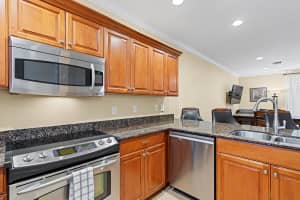 328 W Pine Street 22, Lantana, FL 33462 Sold 11/28/25