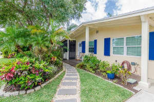 404 S Caloosahatchee Avenue, Jupiter, FL 33458 - MLS#R11085316