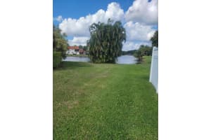 27 Vista Del Rio, Boynton Beach, FL 33426 - MLS#R11085379