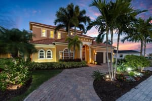 113 SE Via Verona, Port Saint Lucie, FL 34984 - MLS#R11085956