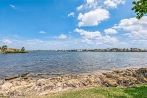 140 Yacht Club Way 305, Hypoluxo