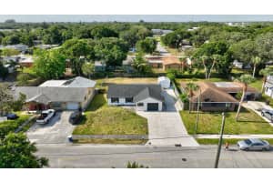 717 Holly Avenue, Fort Pierce, FL 34982 - MLS#R11086153