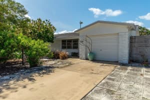 204 SW 10th Avenue, Boynton Beach, FL 33435 - MLS#R11086487