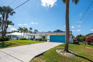 522 SE Majestic Terrace, Port Saint Lucie, FL 34953 - MLS#R11086593