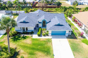 522 SE Majestic Terrace, Port Saint Lucie, FL 34953 - MLS#R11086593