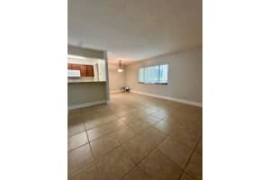 915 Meadows Circle, Boynton Beach