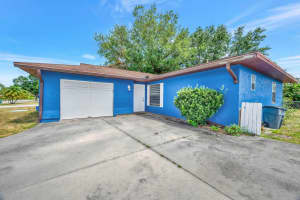 572 NW La Brea Avenue, Port Saint Lucie, FL 34983 Sold 08/11/25