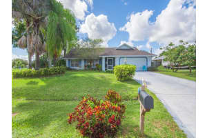 742 Se Whitmore Drive, Port Saint Lucie