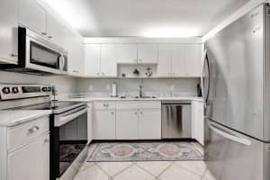 380 Prestwick Circle Circle 1, Palm Beach Gardens, FL 33418 Sold 06/30/25