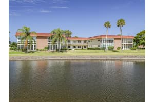 76 Royal Oak Drive 104, Vero Beach